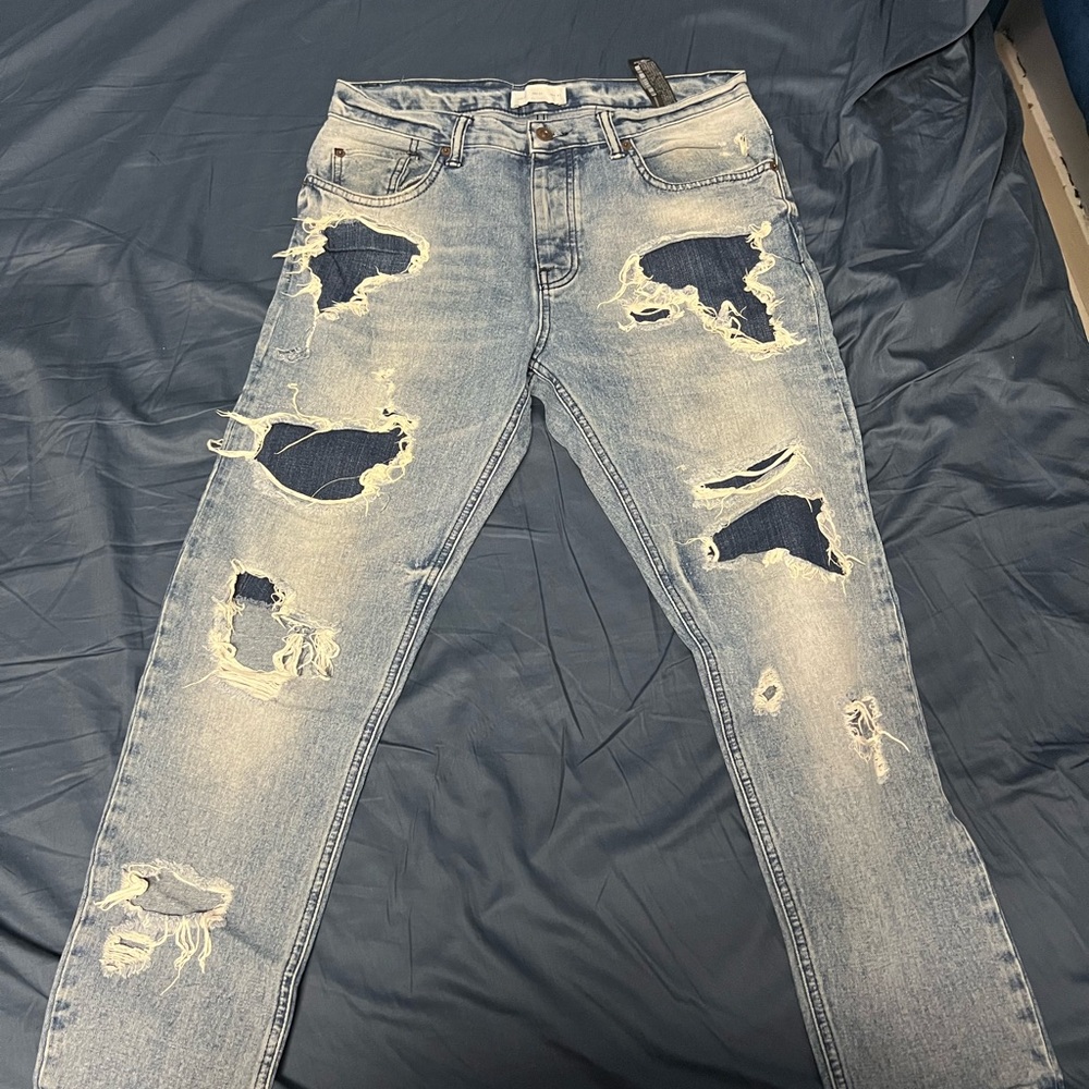 Zara Blue Slim Distressed Jeans with Vintage Appeal